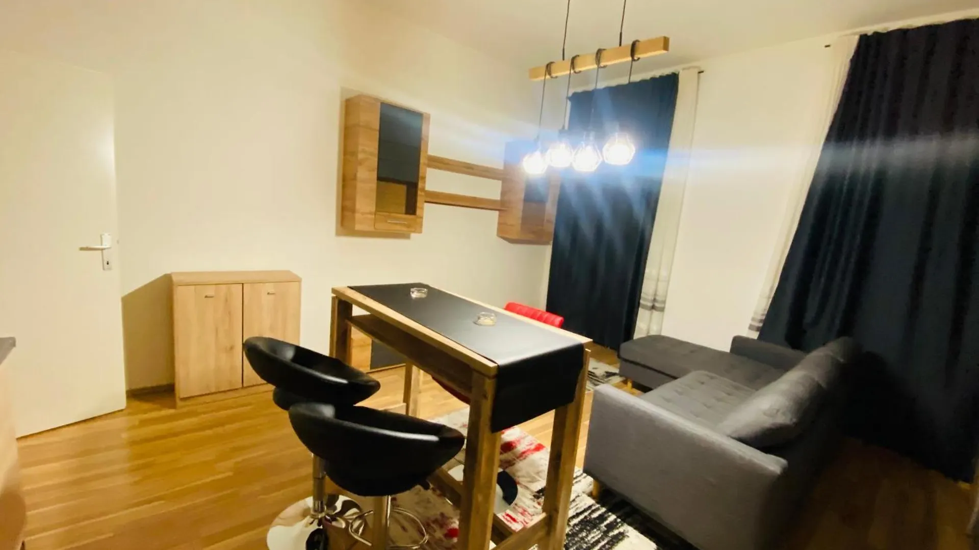 Niceapartmenthollerg.11 location
